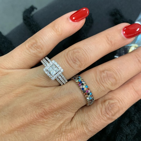 3pc set Engagement Ring and 2 Wedding Bands - Picture 6 of 8